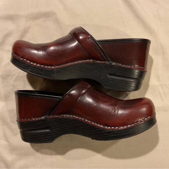 Dansko Professional Burgundy Leather Clogs Sz 39 Slip Resistant Work Shoes Women - Picture 4 of 6